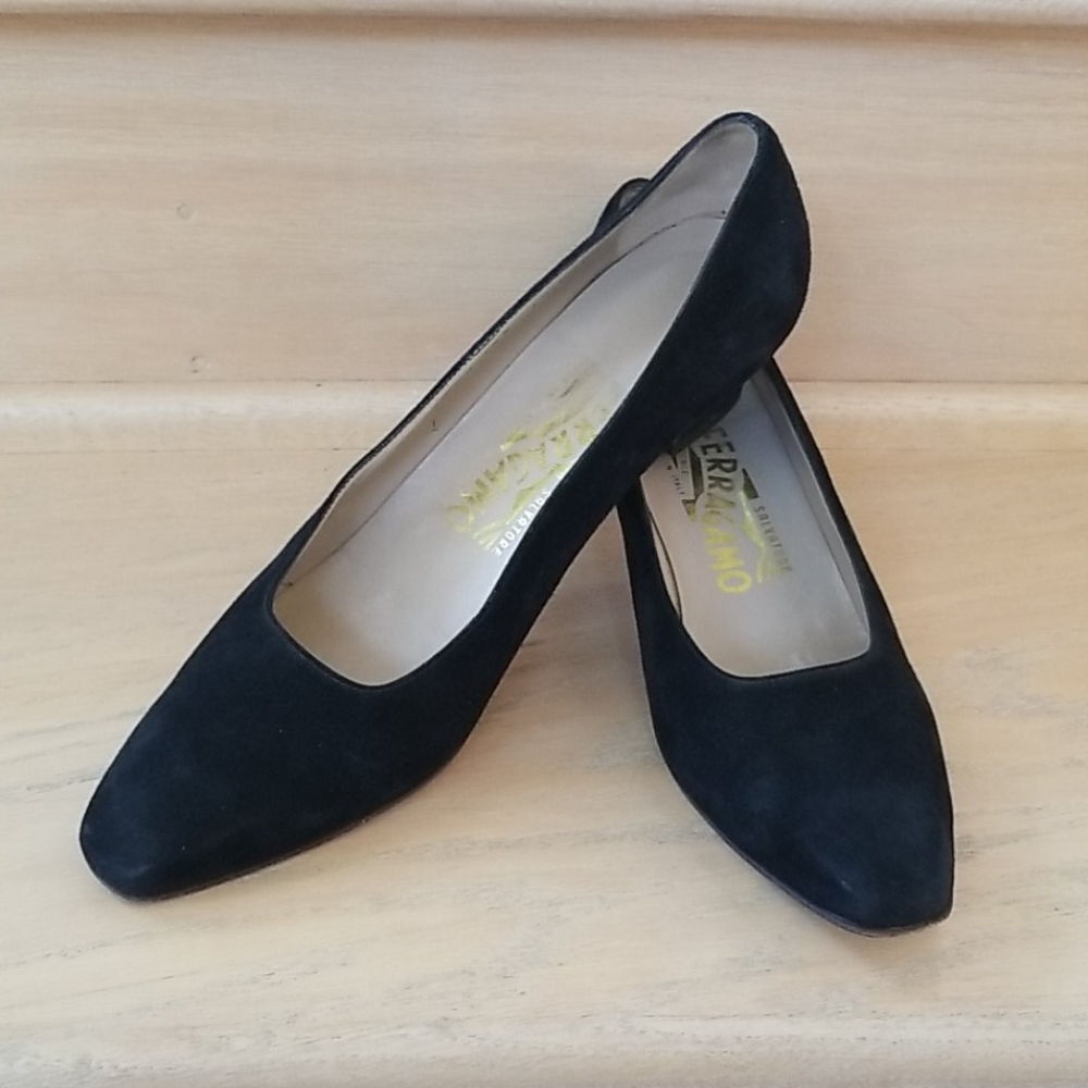 Vintage Ferragamo Black Suede Heels 7.5 AAA